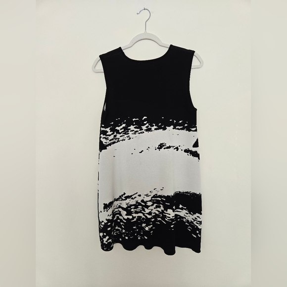 John + Jenn abstract knit Black and White Sleeveless Dress | M - Picture 3 of 5